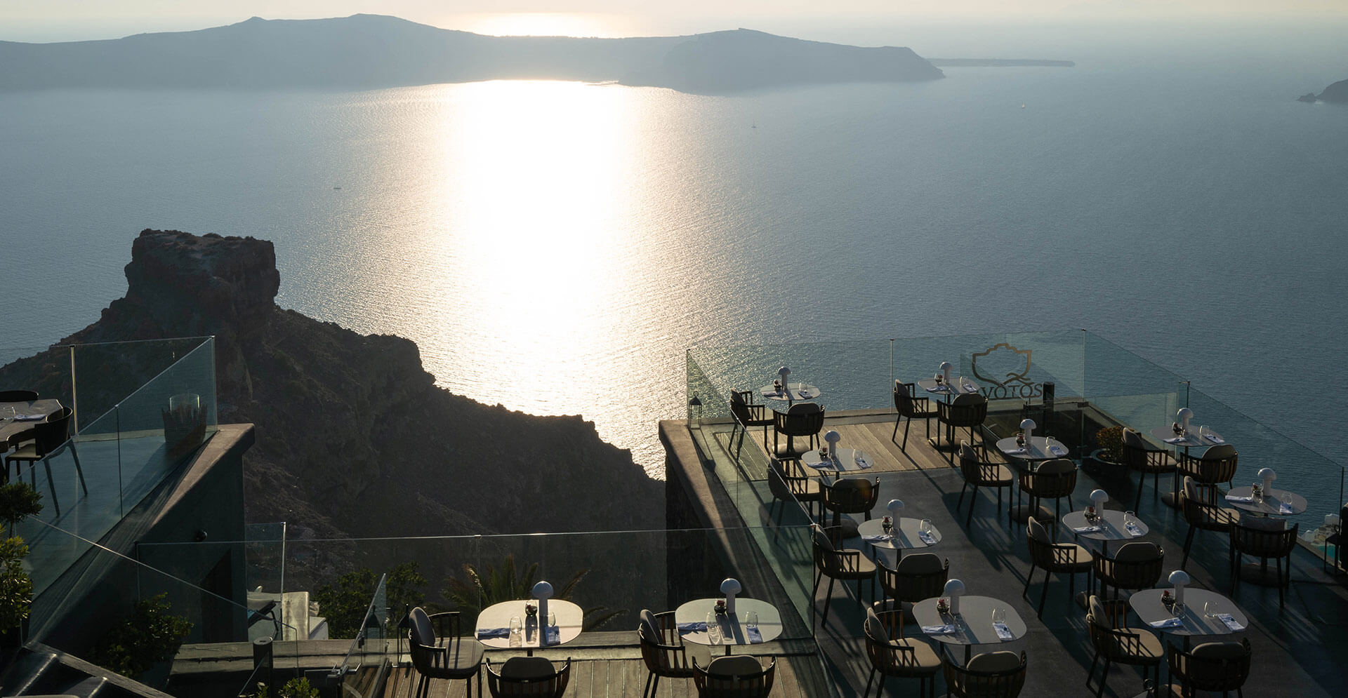 Santorini Nightlife: Best Bars & Clubs in Fira 
