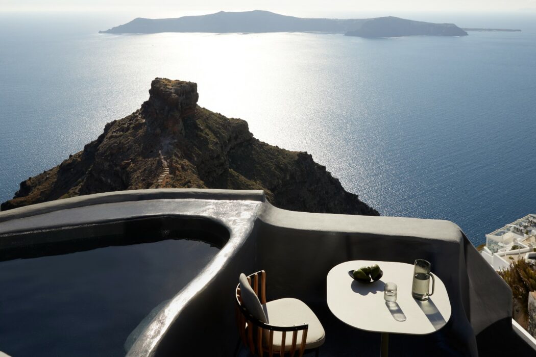 caldera-room-santorini-1-header