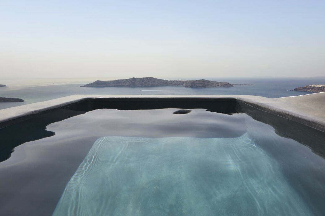 mystic-suite-santorini-1-header