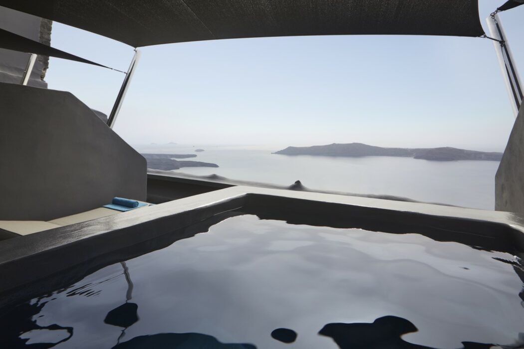 hideaway-suite-santorini-13