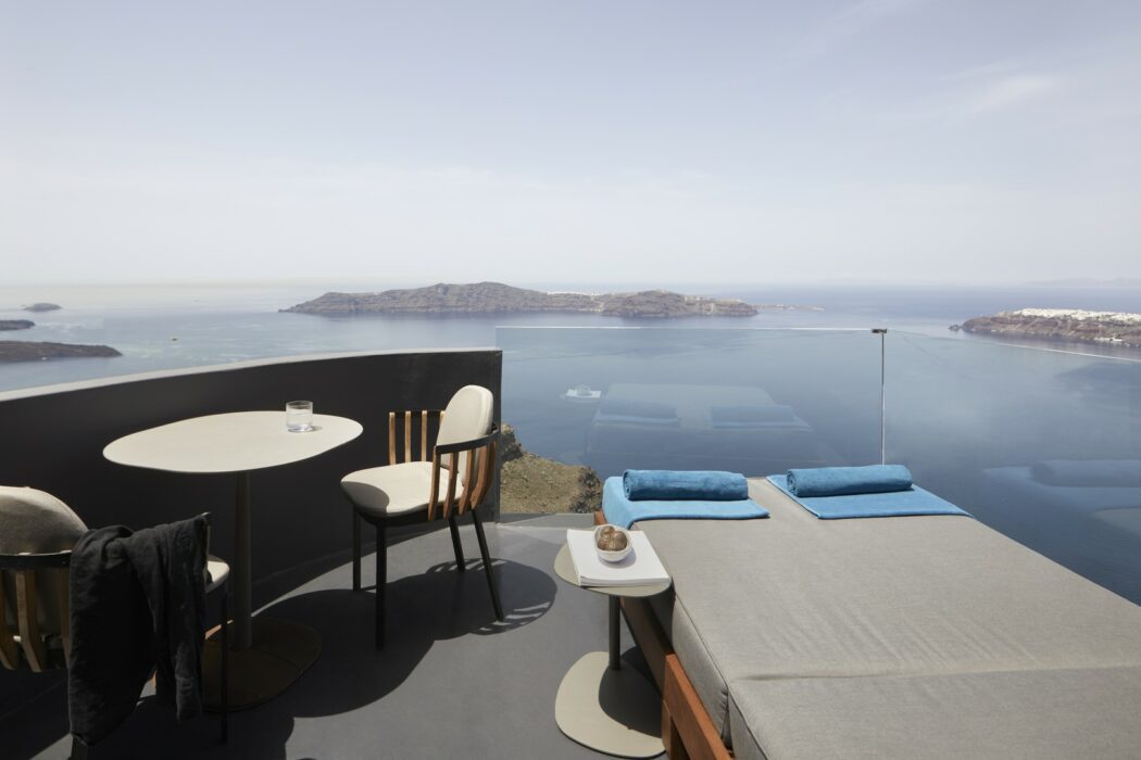 honeymoon-suite-santorini-1