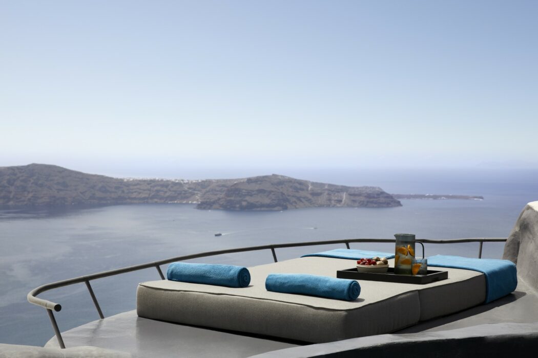 junior-suite-santorini-2