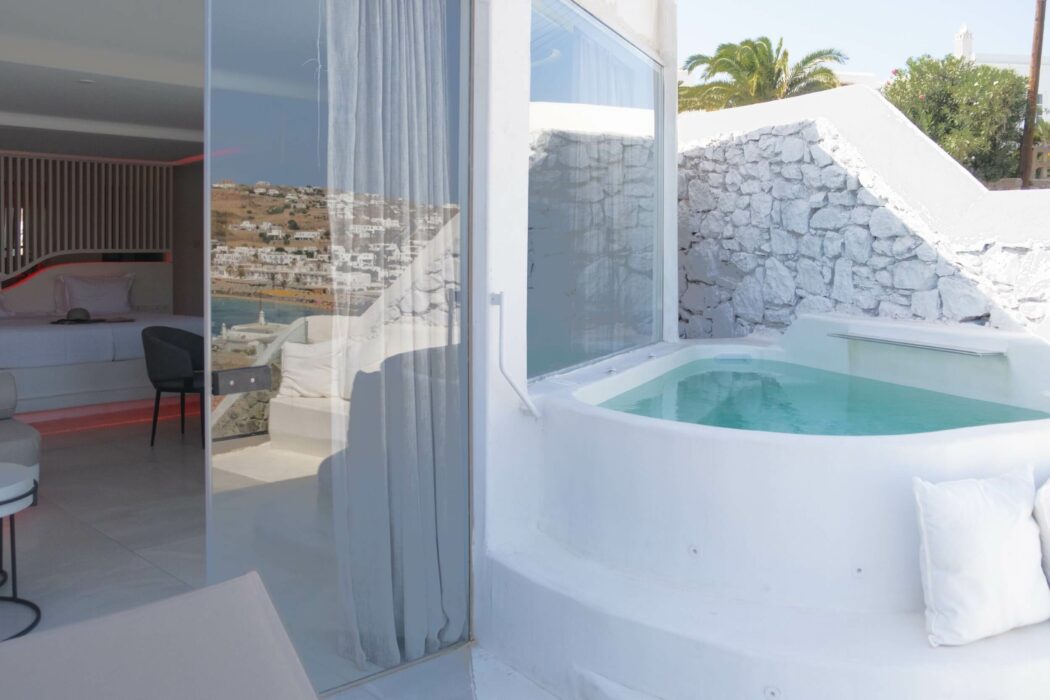 Honeymoon Luxury-Suite-with-Hot-Tub-Suite-76-11